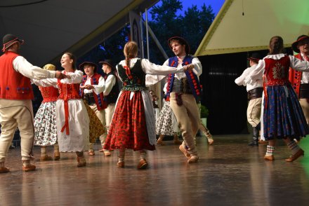 Piąty dzień Tygodnia Kultury Beskidzkiej w Wiśle - występy w wiślańskim amfiteatrze - Zespół Romanka z Sopotni Małej